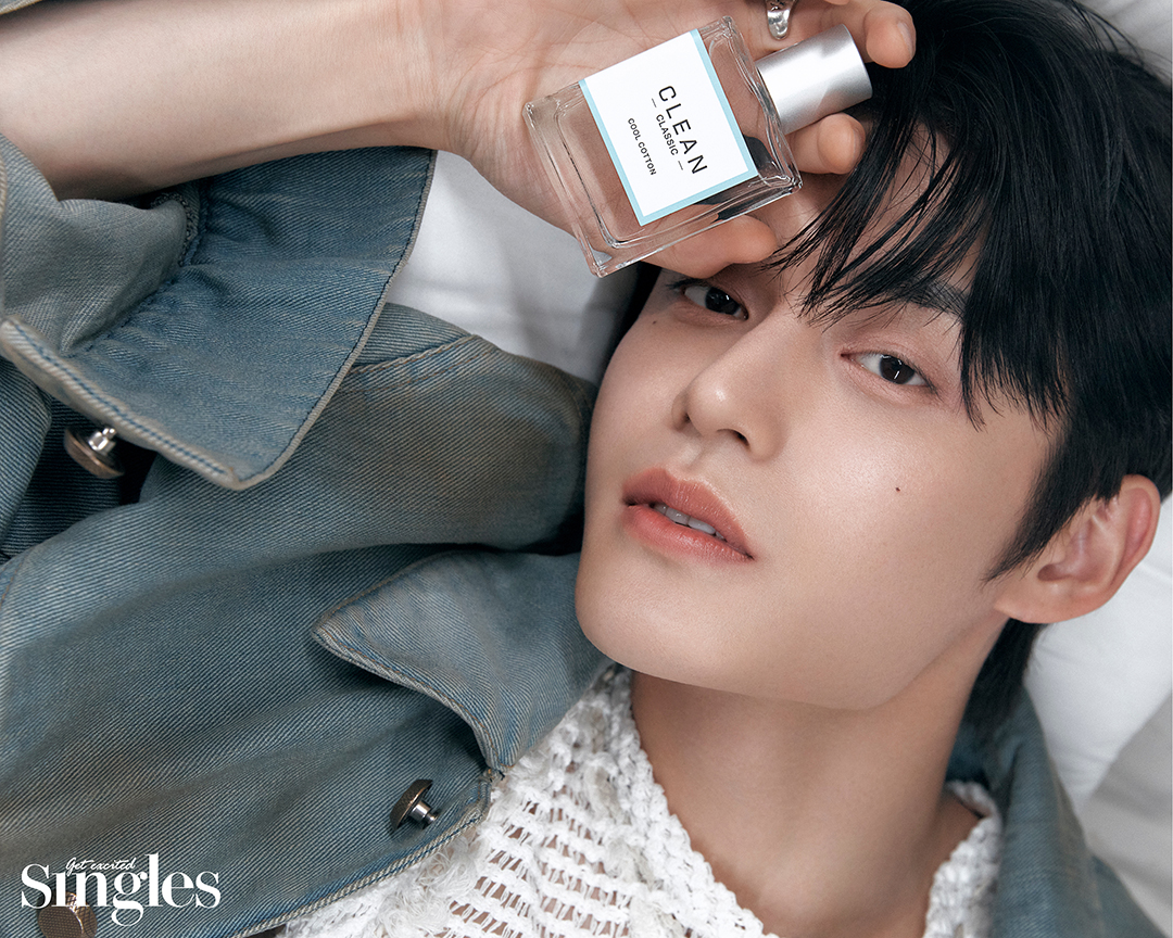 지웅이 클린의 향수와 함께 촬영한 싱글즈 화보